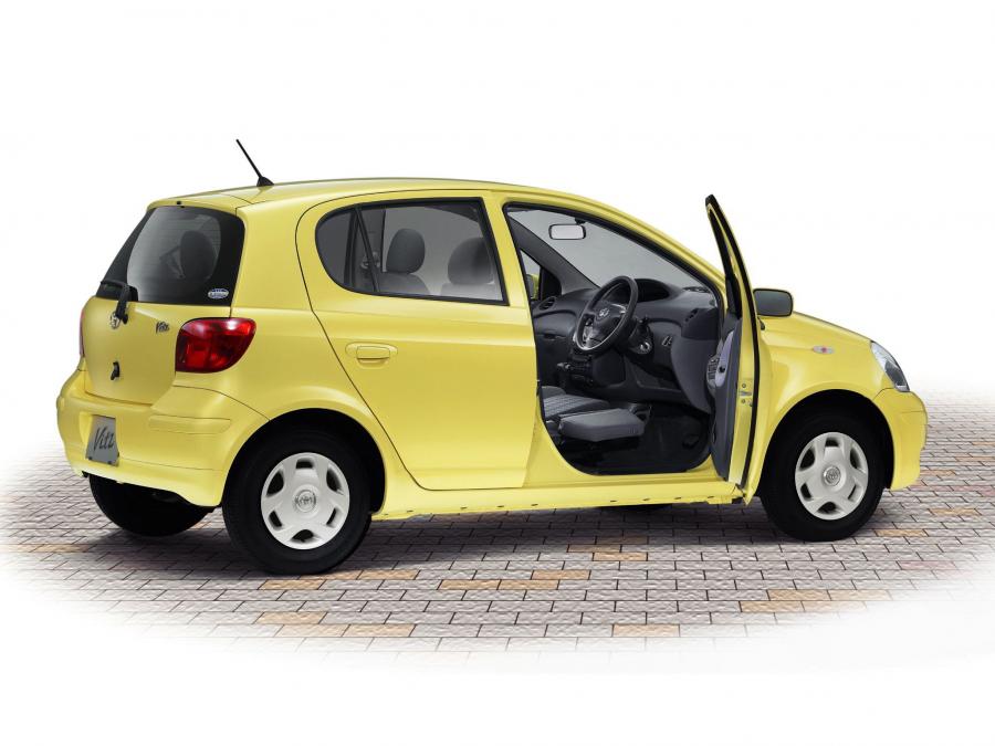  Toyota Vitz 5-Door 2001 года  (фото 2 из 10)